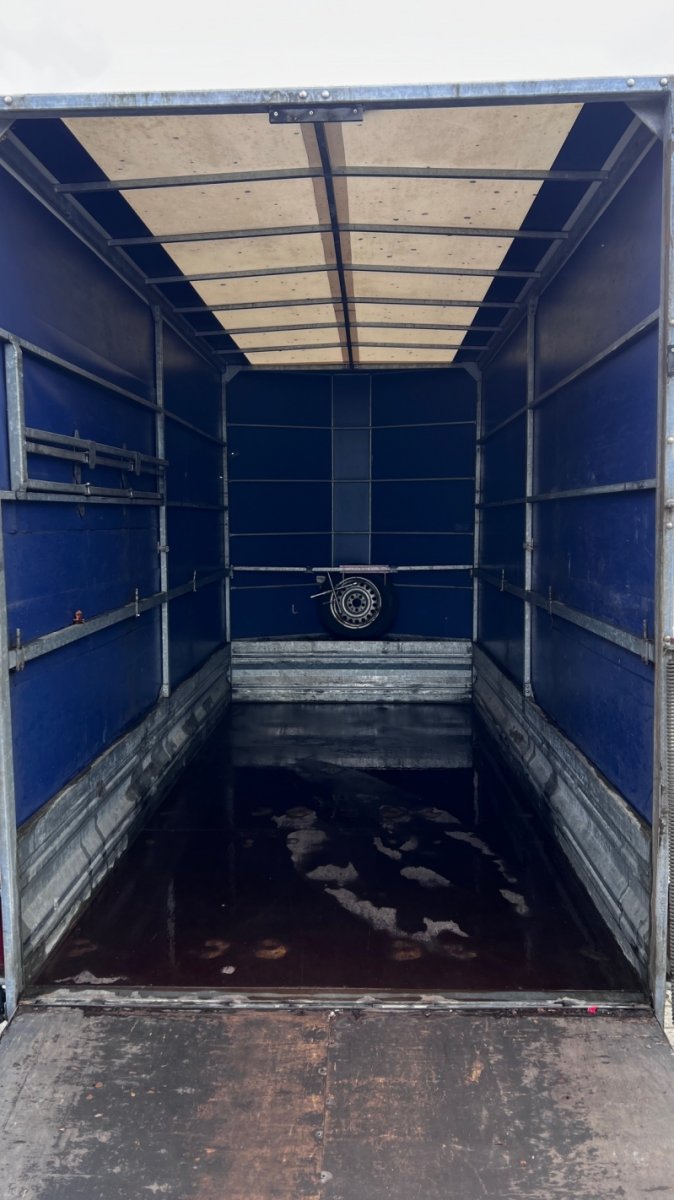 Anhänger für 9 Container